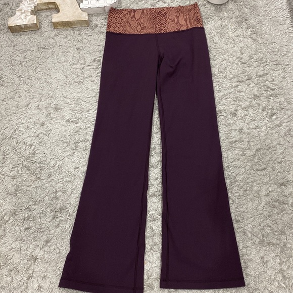 Lululemon Womens High rise Bootleg Yoga pants Size 6 - Picture 2 of 9